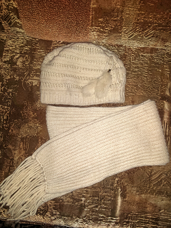 Отдается в дар «Комплект женский — шапка и шарф»