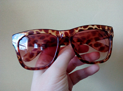 Отдается в дар «солнцезащитные очки, ретро»