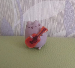 Отдается в дар «Котик c гитарой Пушин (Pusheen Cat)»