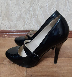 Отдается в дар «Женские туфли 37,5 размера T.Taccardi»