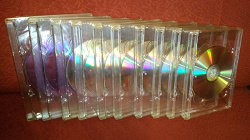 Отдается в дар «10 прозрачных пластбоксов для дисков»