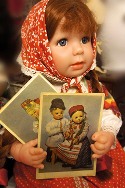 Отдается в дар «Открытки СССР, куклы»