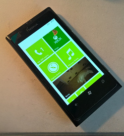 Отдается в дар «Nokia Lumia 800 (НЕРАБОЧАЯ)»