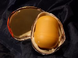 Отдается в дар «Киндер яйцо целое»