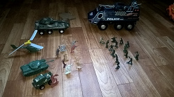 Отдается в дар «Детские игрушки военные.»