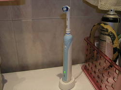Отдается в дар «Электрическая зубная щетка Oral-B Professional Care 500»