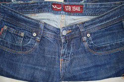 Отдается в дар «Две пары женских джинс 30 размер»