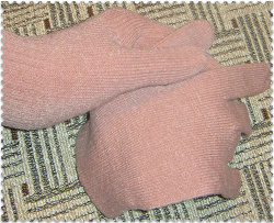 Отдается в дар «Розовые женские перчатки»