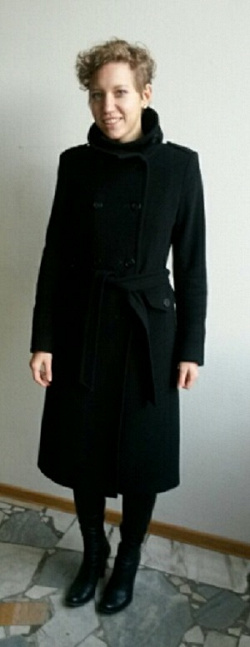 Отдается в дар «Пальто женское, черное, размер 42-44, рост 160-163см, выше не стоит иначе рукава будут совсем короткими, в абсолютно нормальном состоянии.»
