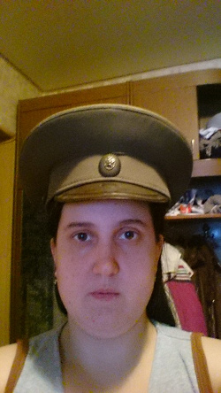 Отдается в дар «Военная форма советского образца (фуражка).»