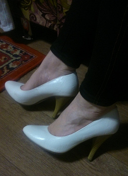 Отдается в дар «белые туфли 37 размер»