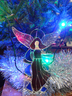 Отдается в дар «Ангел-витраж на новогоднее окно из Германии»