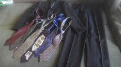 Отдается в дар «мужской костюм и галстуки»
