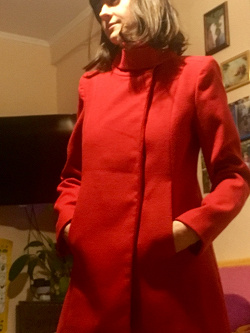 Отдается в дар «Пальто женское XS-S, красное»