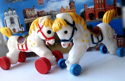 Отдается в дар «Игрушки СССР кроватка и лошадка»