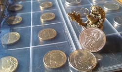 Отдается в дар «Две монеты по 5 рублей»