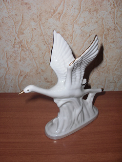 Отдается в дар «статуэтка лебедя»