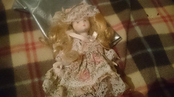 Отдается в дар «Фарфоровая кукла с повреждениями»
