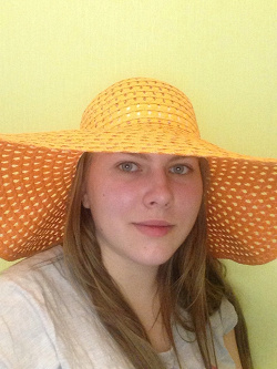 Отдается в дар «Оранжевая пляжная шляпа»