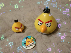 Отдается в дар «Значки с Чаком из Angry Birds»