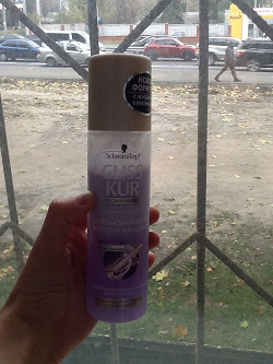 Отдается в дар «Спрей для волос от Schwarzkopf GLISS KUR»