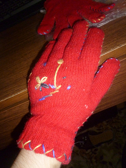 Отдается в дар «Красные перчатки»