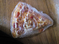 Отдается в дар «Пицца с сыром и помидором»