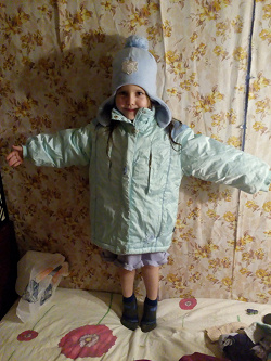 Отдается в дар «Тёплая куртка для девочки 5-7 лет + шапочка)»