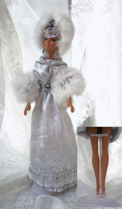 Отдается в дар «Подставка для коллекционной куклы»