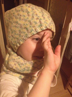 Отдается в дар «шапка и шарф детские»