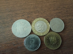 Отдается в дар «Пятёрка иностранных монет»