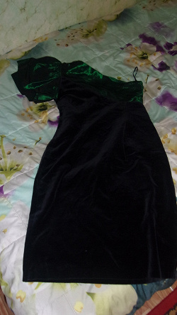Отдается в дар «Платье праздничное 44 размер»