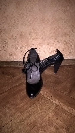 Отдается в дар «туфли лакированные»