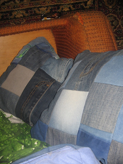 Отдается в дар «Одеяло перина пуховое + 2 подушки»