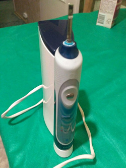 Отдается в дар «Электрическая зубная щетка OralB sonic complete»