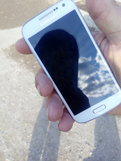 Отдается в дар «Телефон Samsung Galaxy s4 mini»