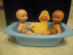 Отдается в дар «Ванночка для куклы Бебибон baby born»