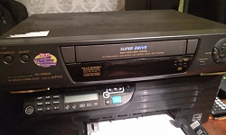 Отдается в дар «магнитофон VHS»