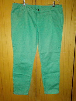 Отдается в дар «Зеленые брюки новые»