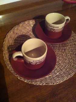 Отдается в дар «Кофейная пара (две чашки, два блюдца)»