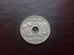 Отдается в дар «Монетки с дырочками. Япония.»