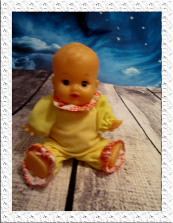 Отдается в дар «Кукла — малыш в желтой одежде.»