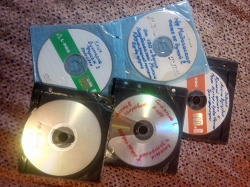 Отдается в дар «DVD-диски: фильмы и мультфильмы»