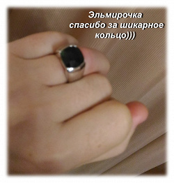 Отдается в дар «Кольцо с изумрудного цвета камнем»