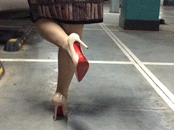 Отдается в дар «Женские туфли 38 размера Лабутен (Китай)»