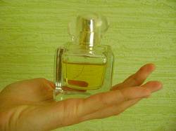 Отдается в дар «Духи от Avon»