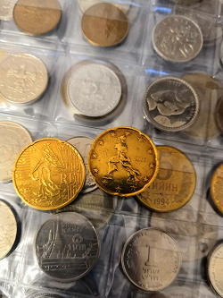 Отдается в дар «2 монеты по 20 евро центов»