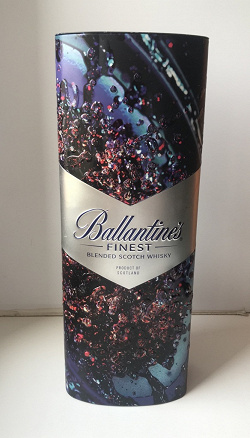 Отдается в дар «Коробка от виски и новогодняя бутылка Ballantine’s»