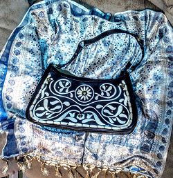 Отдается в дар «Красивейшая винтажная сумка с орнаментом»