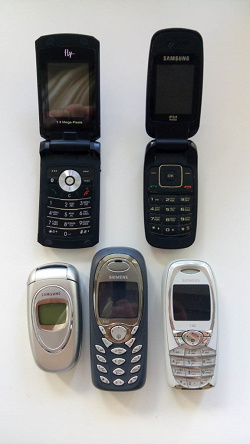 Отдается в дар «Коллекция сломанных мобильных телефонов»